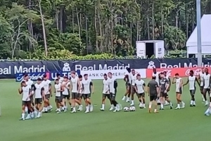 乐鱼体育-1/4决赛对多特!记者:姆巴佩参与赛前合练,阿拉巴恩德里克缺席