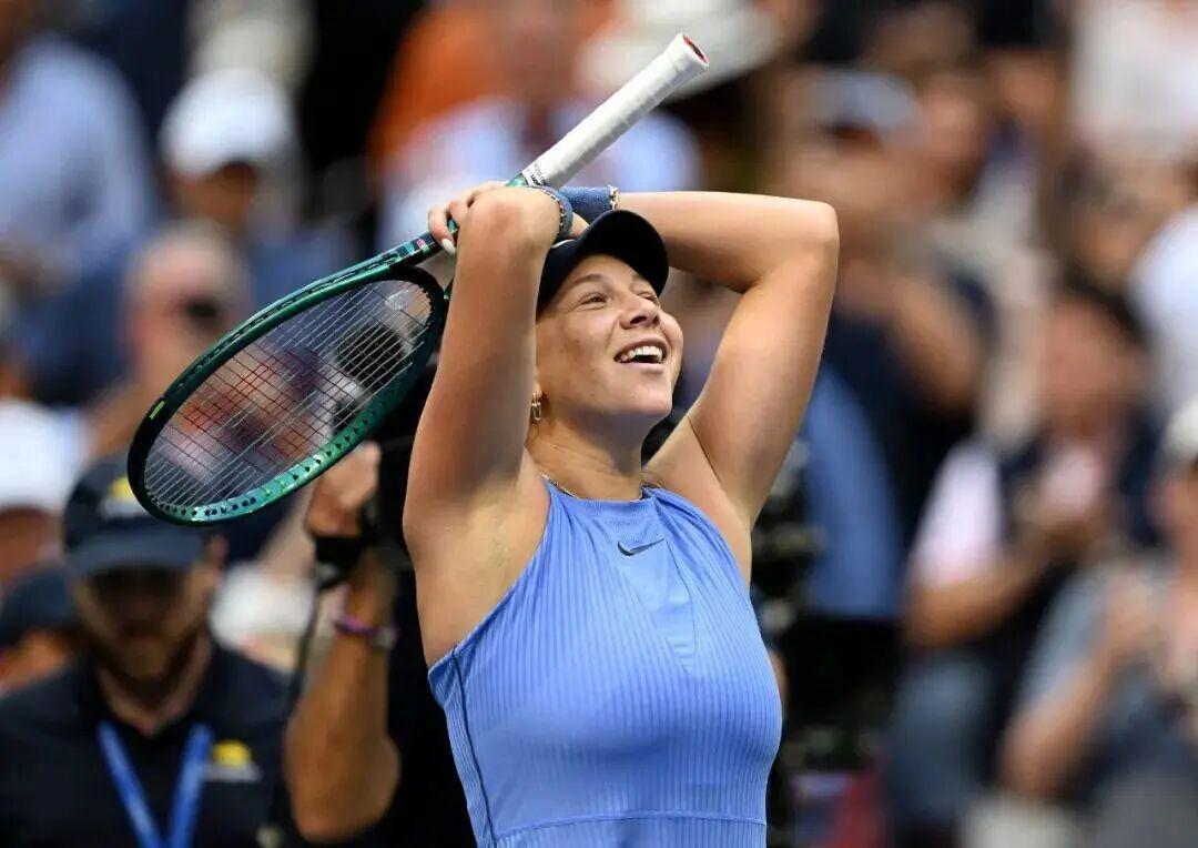 乐鱼体育在线娱乐-阿尼西莫娃的球拍上，刻着所有抑郁症患者的勇气