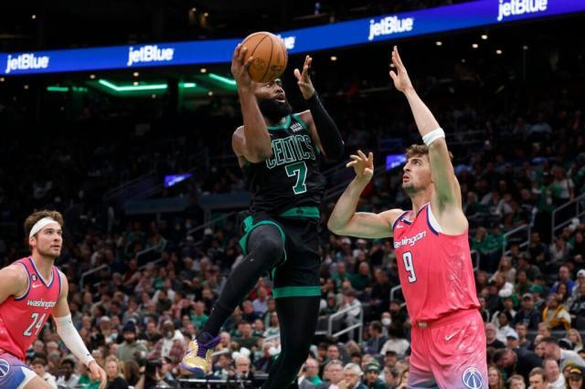 乐鱼体育-【现场】主场缺席无碍绿军取胜 塔图姆或继续休战？